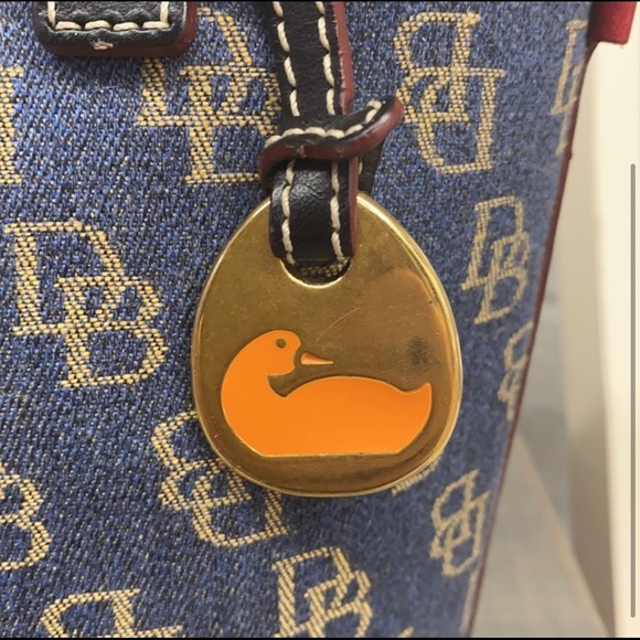 Vintage Darling Dooney & Bourke Handbag - Picture 3 of 3